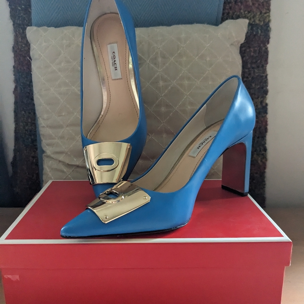 Coach Pumps